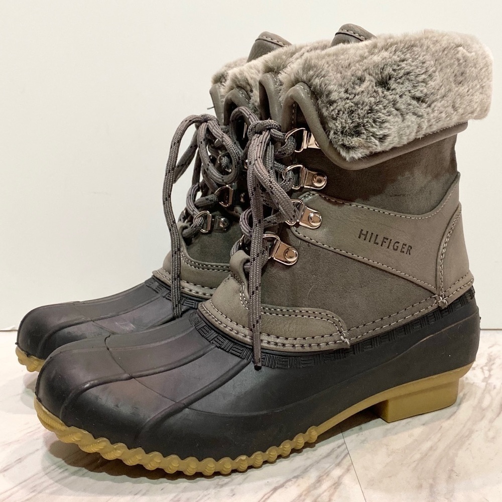 New! Tommy Hilfiger Rusteen Lace Up Duck Boot 6M
